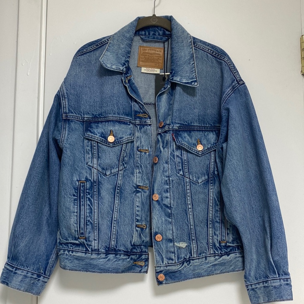 Levi’s oversized denim jacket Sz XS - Bundle 3+ for free shipping!